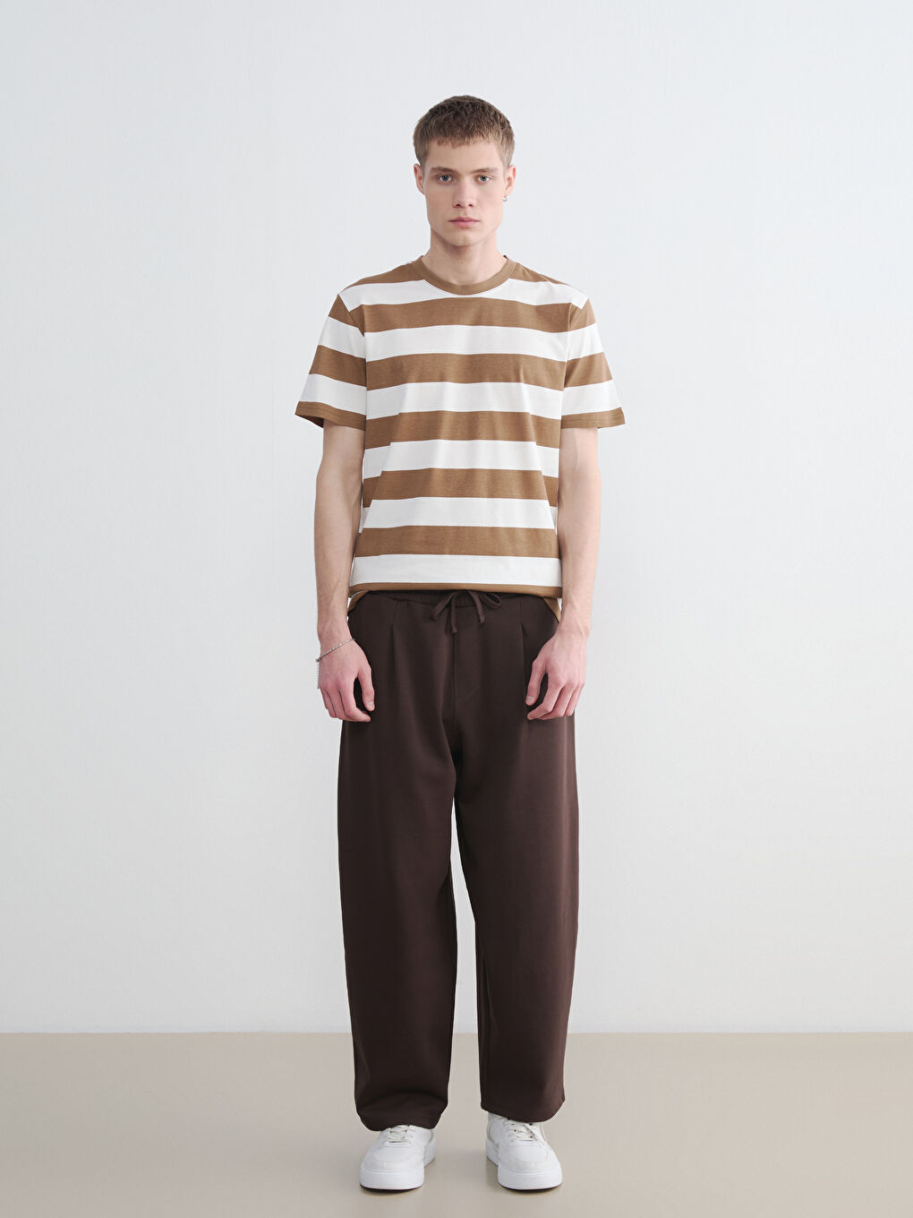 Kahverengi Bisiklet Yaka Çizgili Erkek Penye Tişört-1