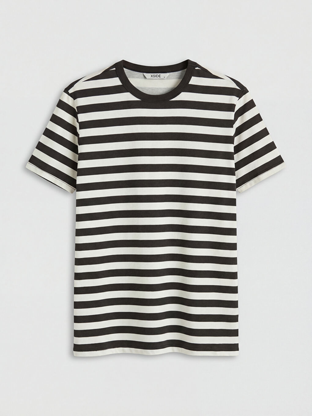 Siyah Bisiklet Yaka Çizgili Erkek Tişört		
