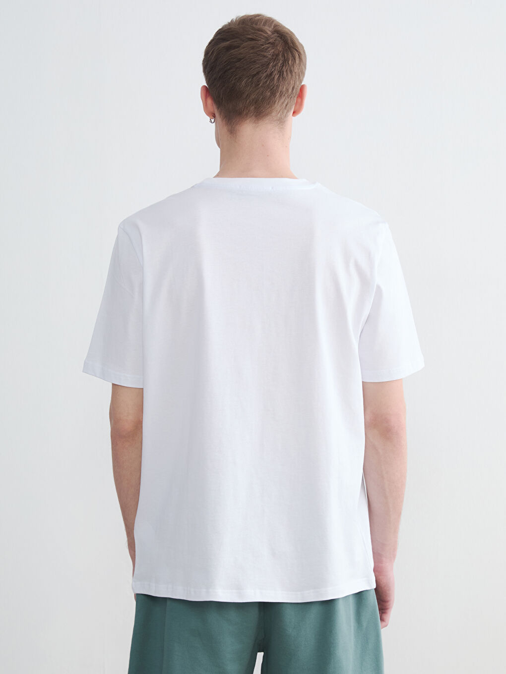 تي شيرت رجالي مطبوع بكول مدور-3