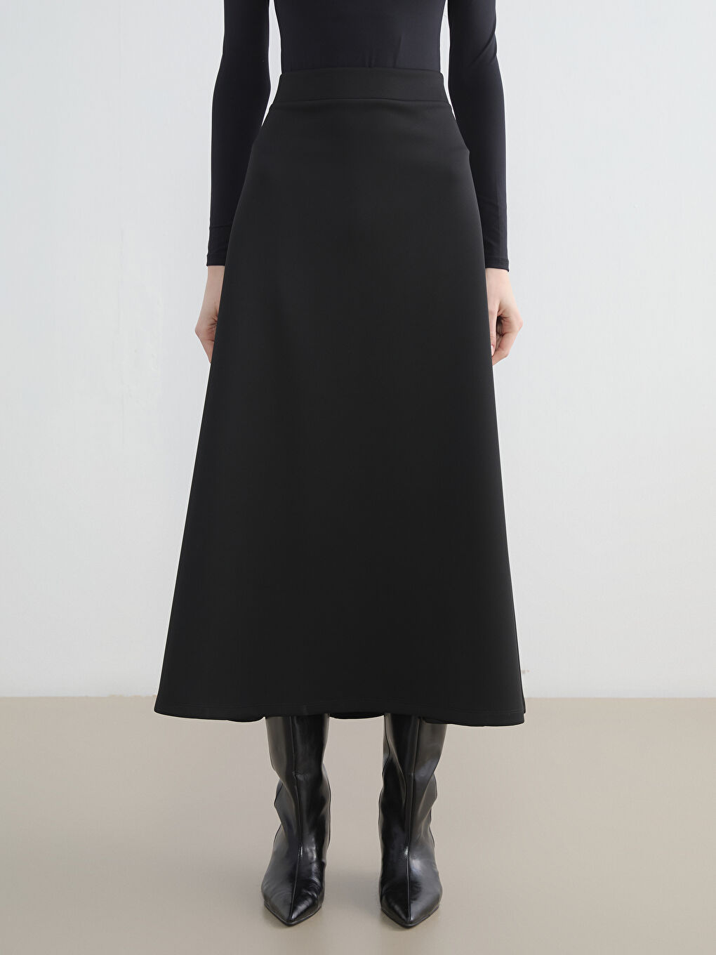 Siyah Beli Lastikli Kloş Etek-1