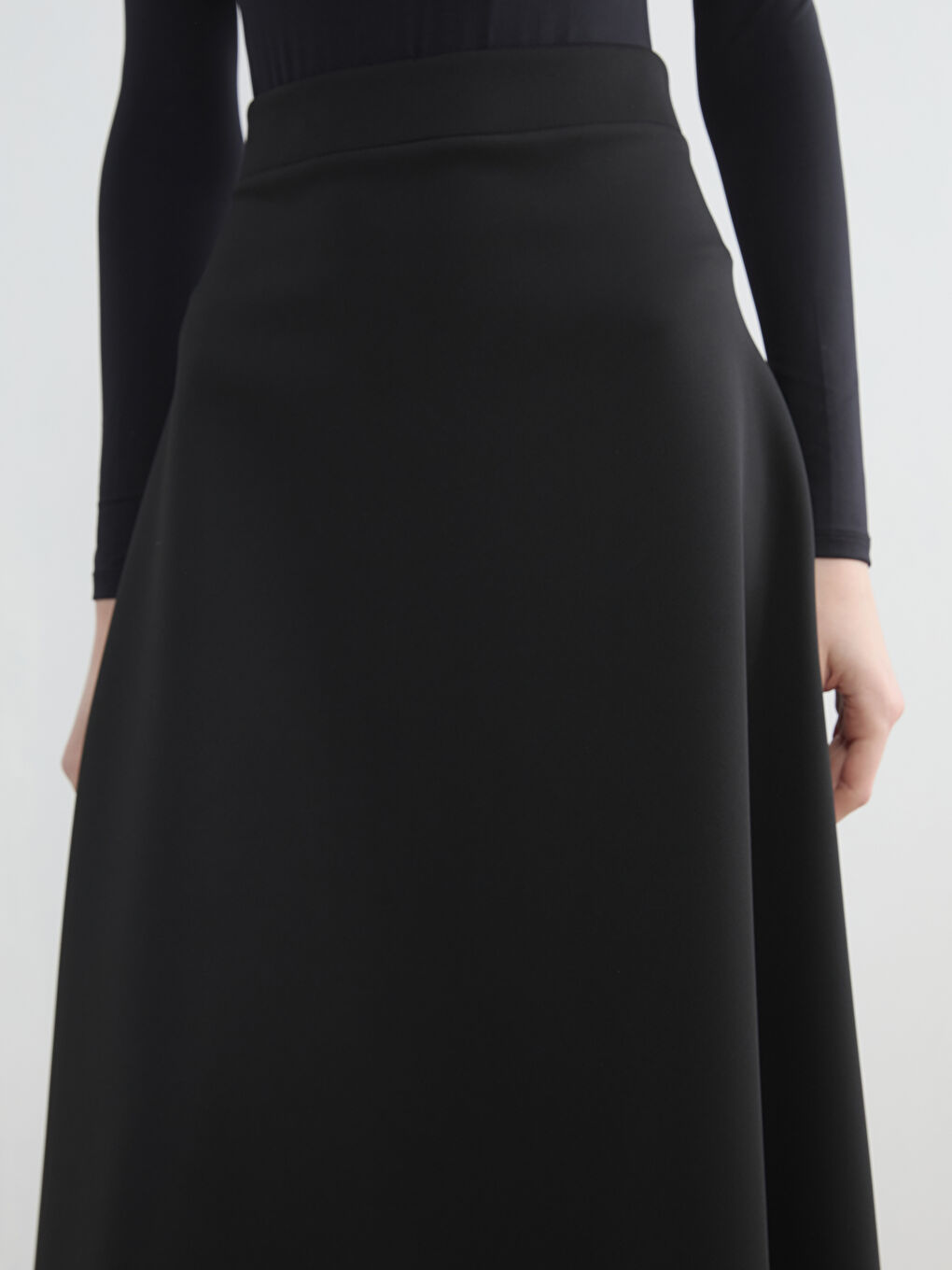 Siyah Beli Lastikli Kloş Etek-2