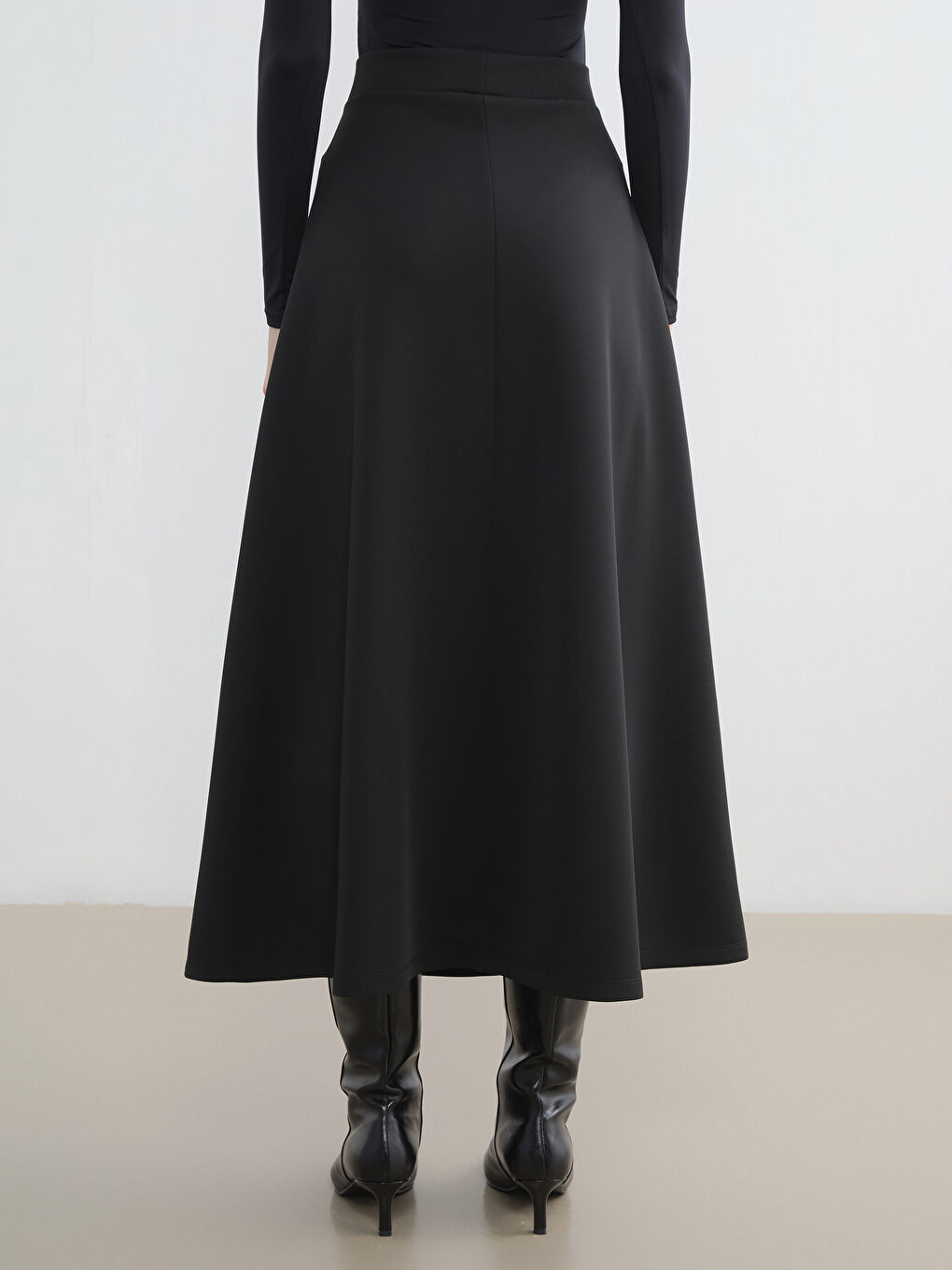 Siyah Beli Lastikli Kloş Etek-3