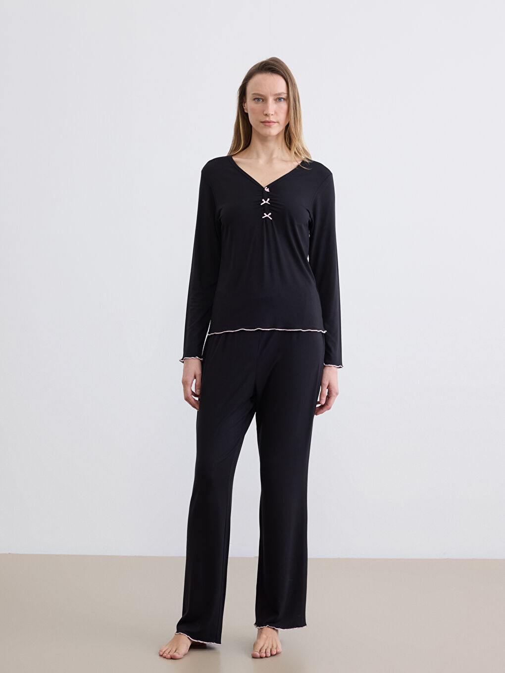 Жіночий комплект піжами з V-подібним вирізом-3