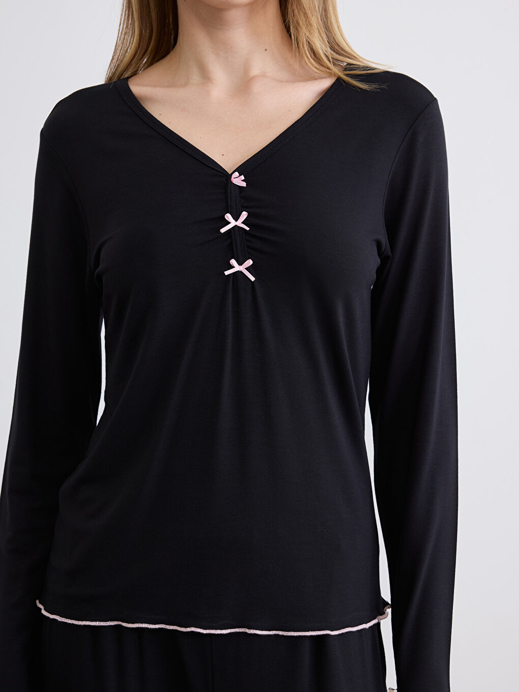 Жіночий комплект піжами з V-подібним вирізом-4