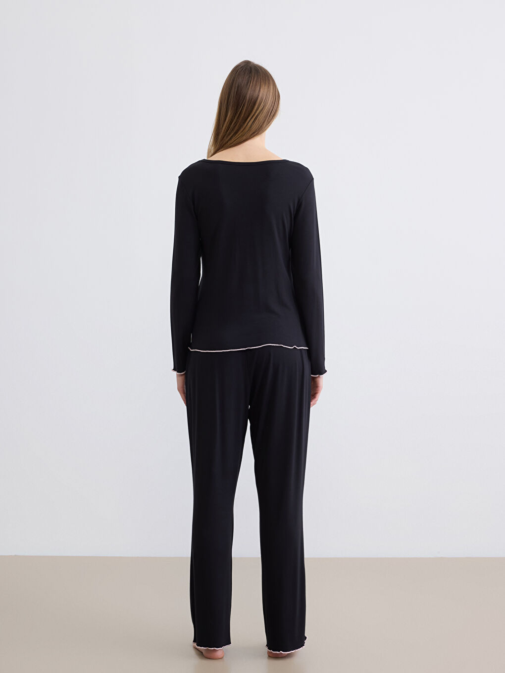 Жіночий комплект піжами з V-подібним вирізом-5