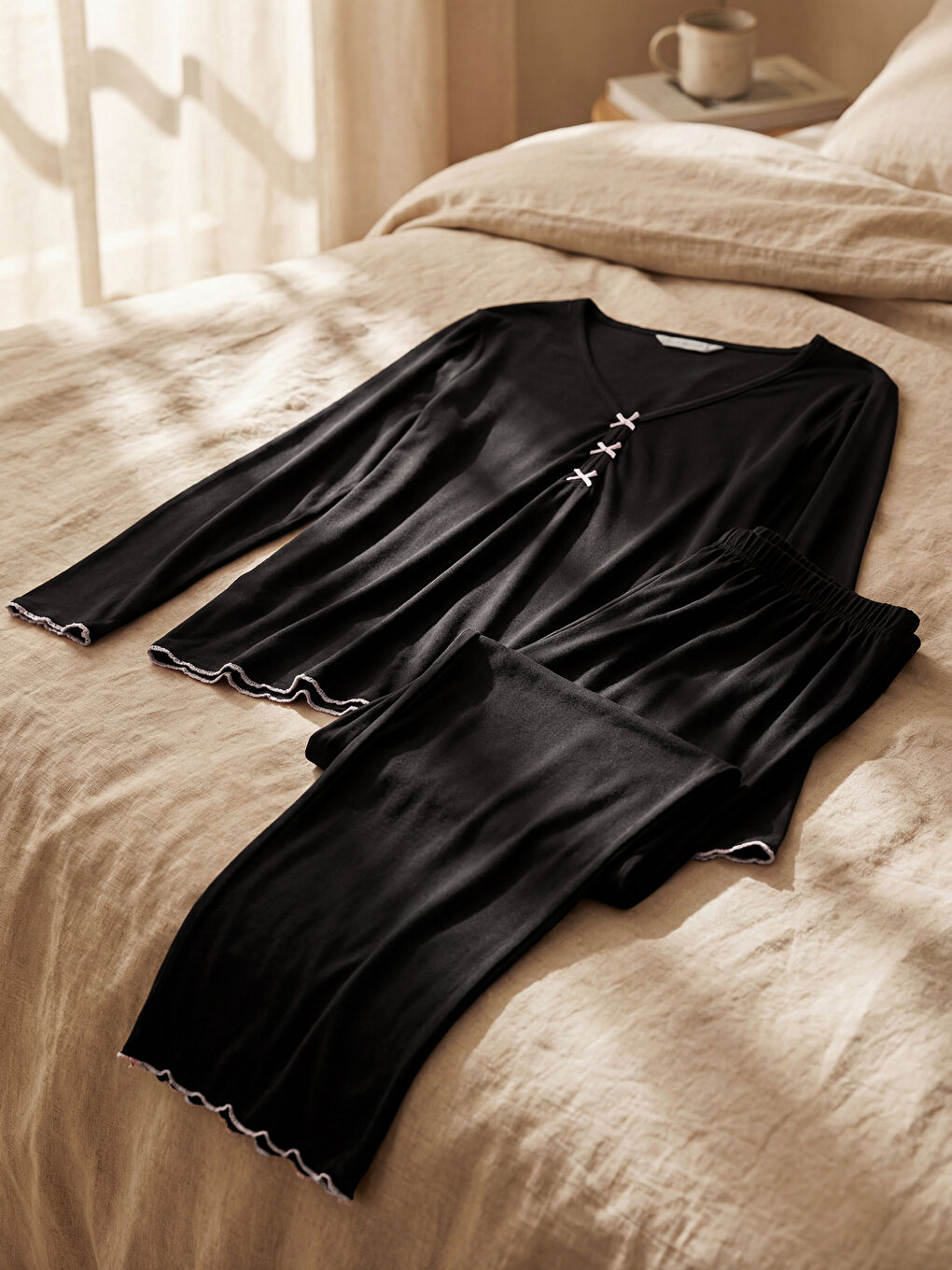 Ensemble de pyjama à encolure en V pour femmes