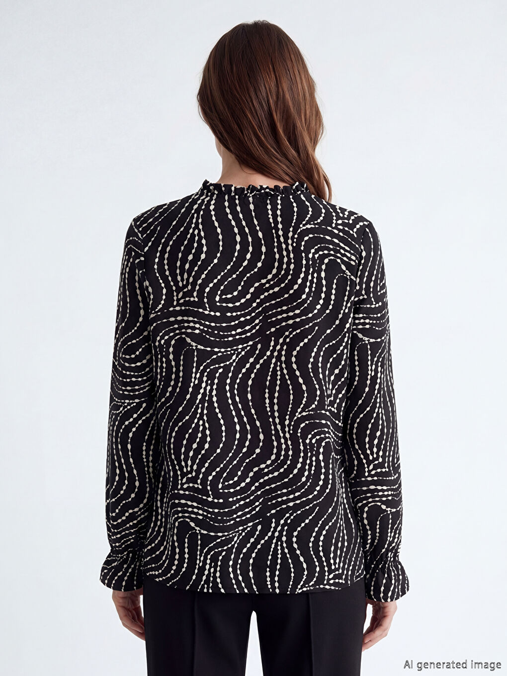 Siyah Bağlamalı Yaka Desenli Bluz-3