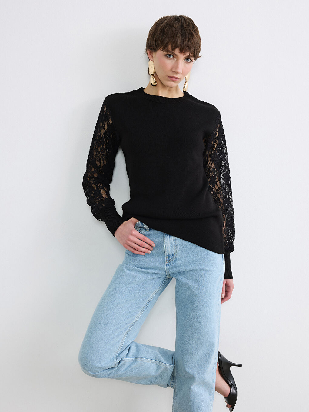 Siyah Bisiklet Yaka Dantel Detaylı Kadın Triko Kazak