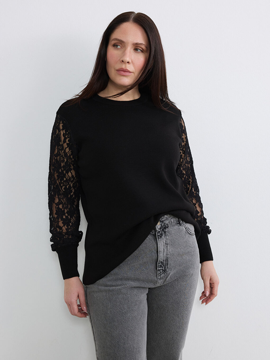 Siyah Bisiklet Yaka Dantel Detaylı Kadın Triko Kazak-1
