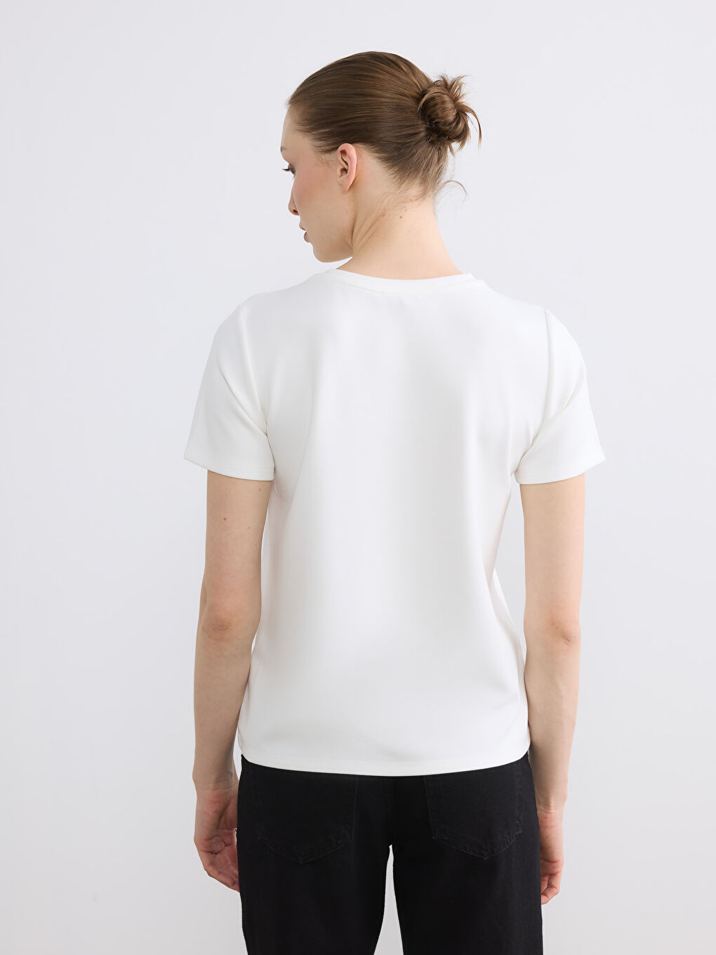 Ekru Bisiklet Yaka Payetli Kadın Tişört-3