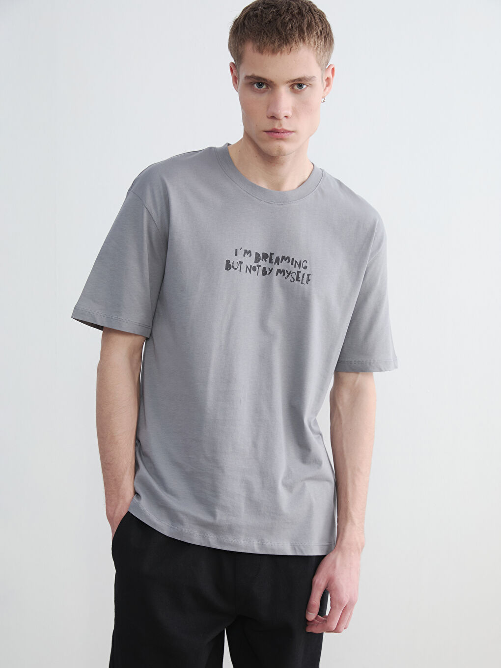 Gri Bisiklet Yaka Baskılı Erkek Tişört