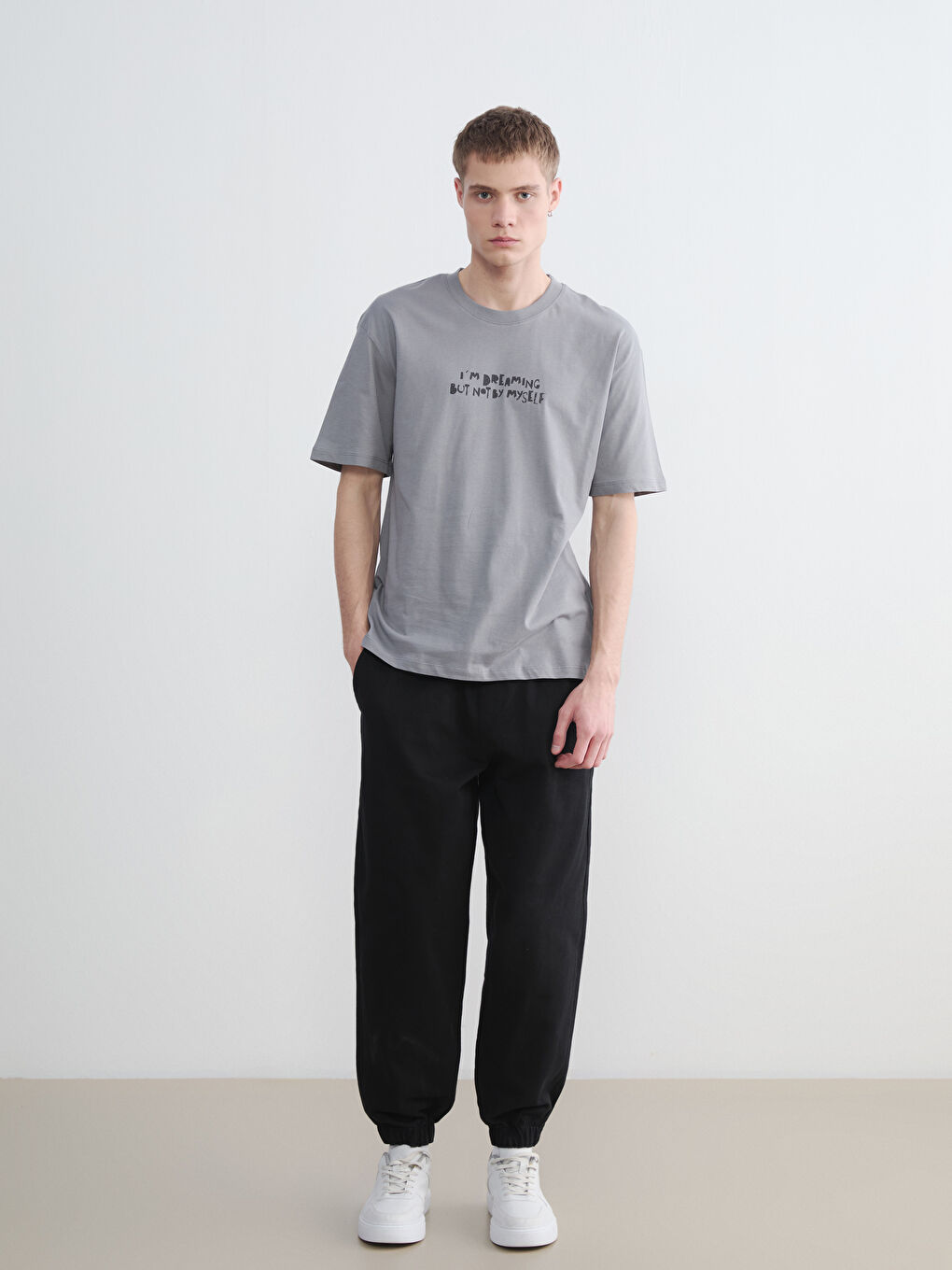 Gri Bisiklet Yaka Baskılı Erkek Tişört-1