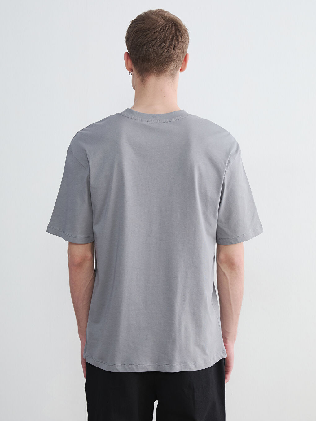 Gri Bisiklet Yaka Baskılı Erkek Tişört-3