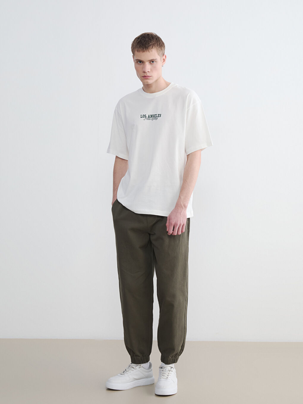 Ekru Bisiklet Yaka Los Angeles Baskılı Penye Erkek Tişört-1
