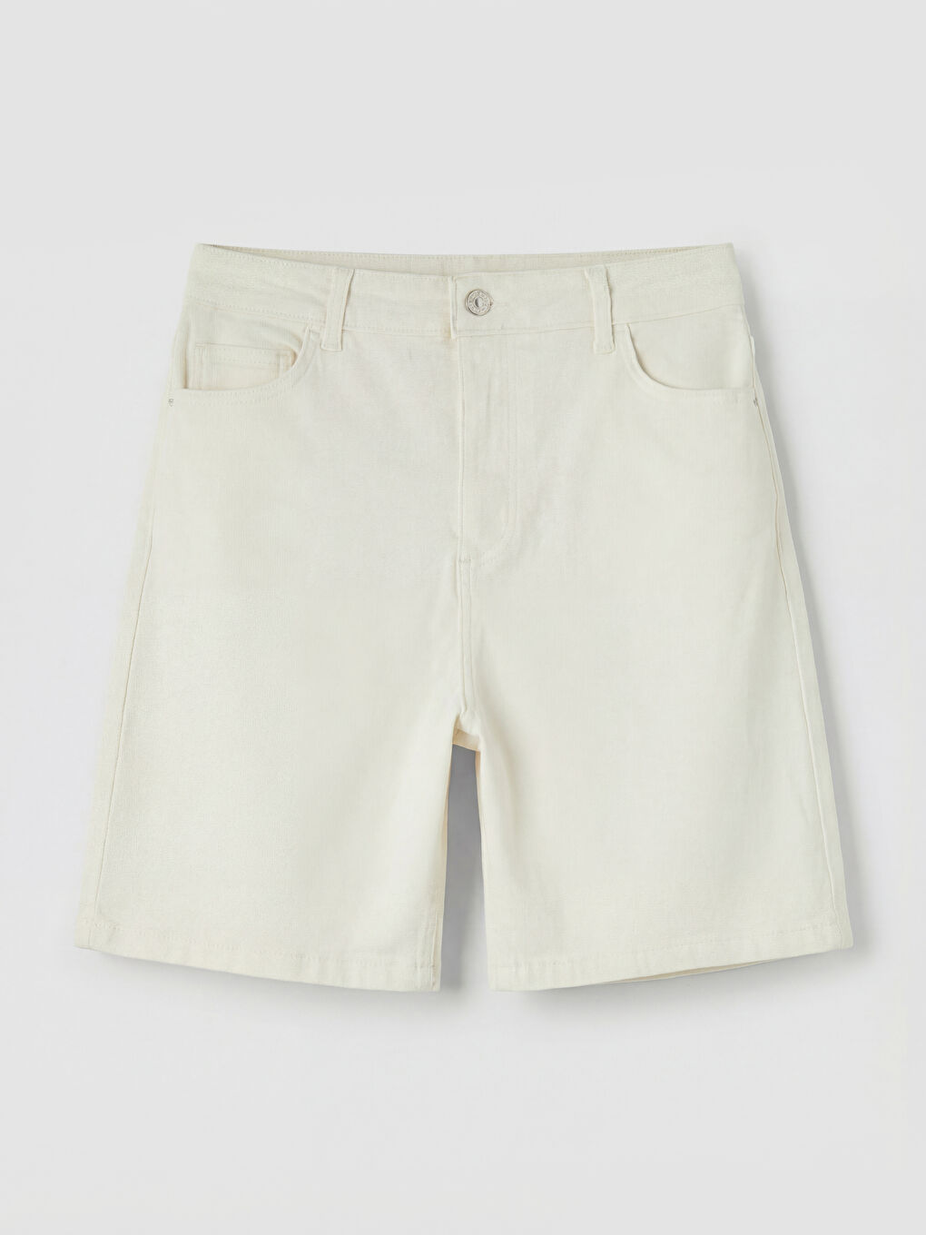 Beyaz Dar Fit Kadın Jean Şort