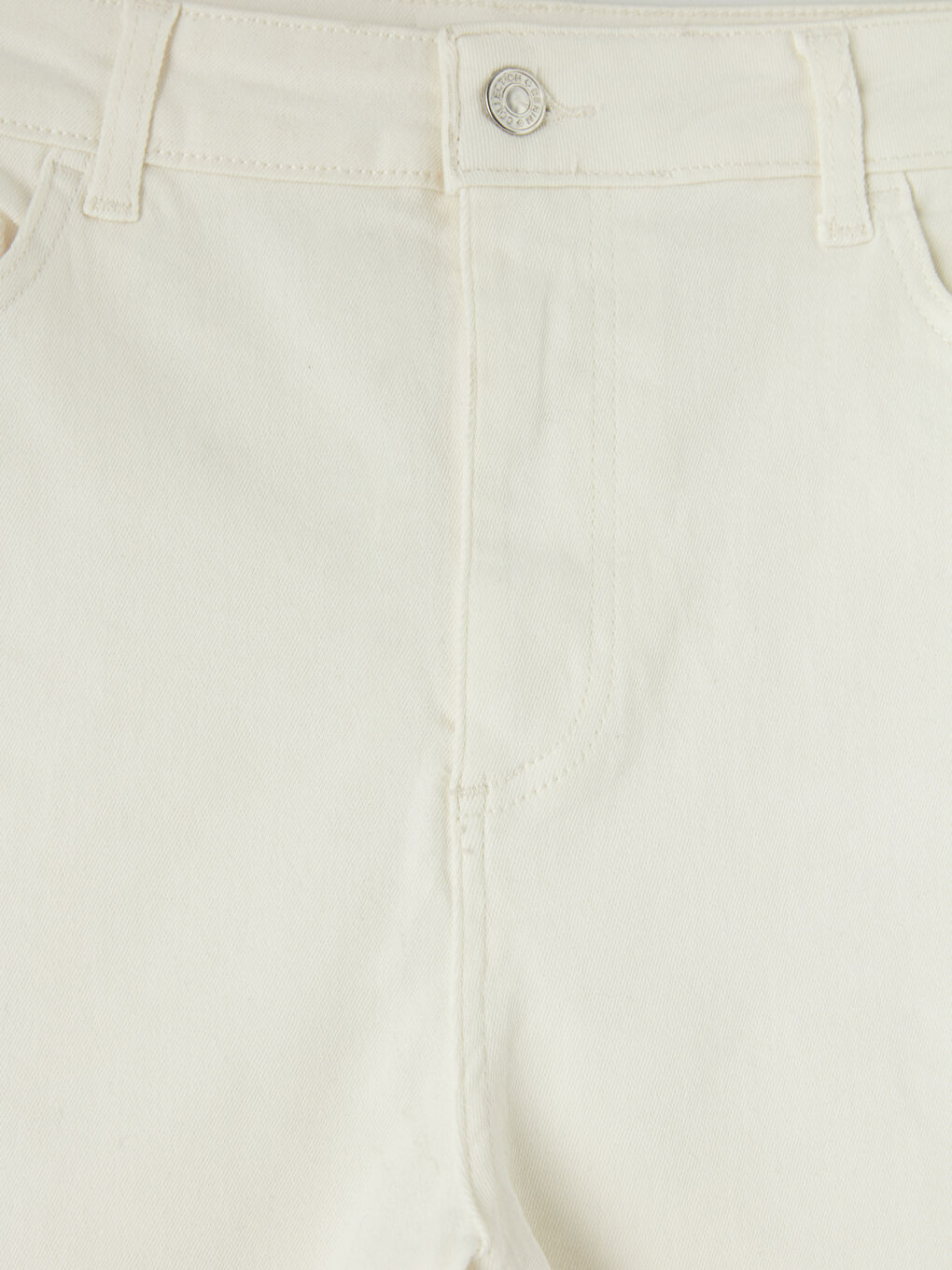 Beyaz Dar Fit Kadın Jean Şort-2