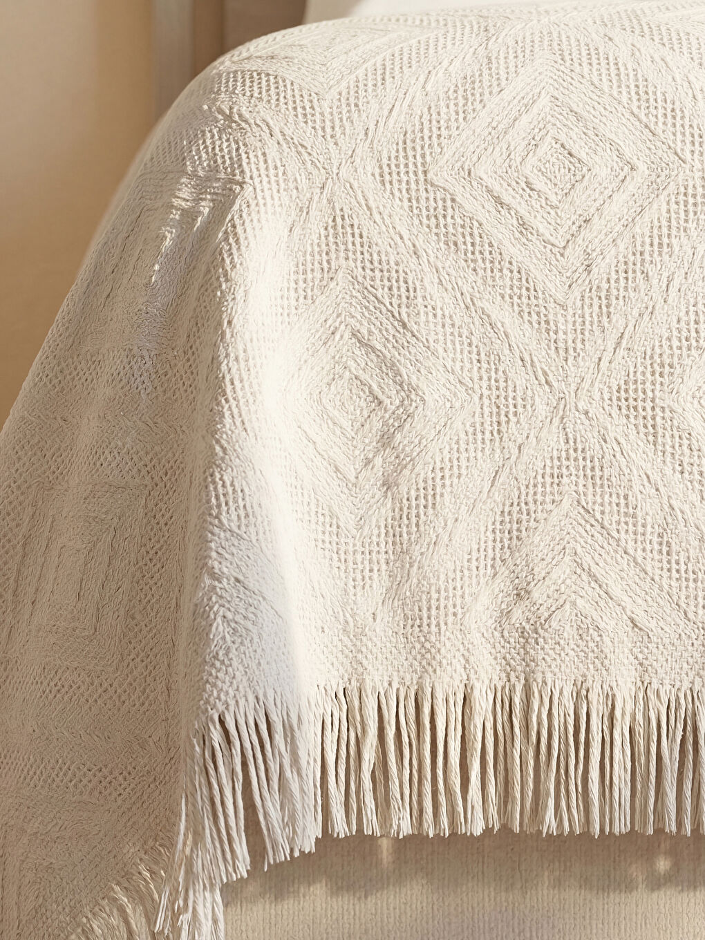 Ekru Geometrik Desenli Çift Kişilik Pike-1