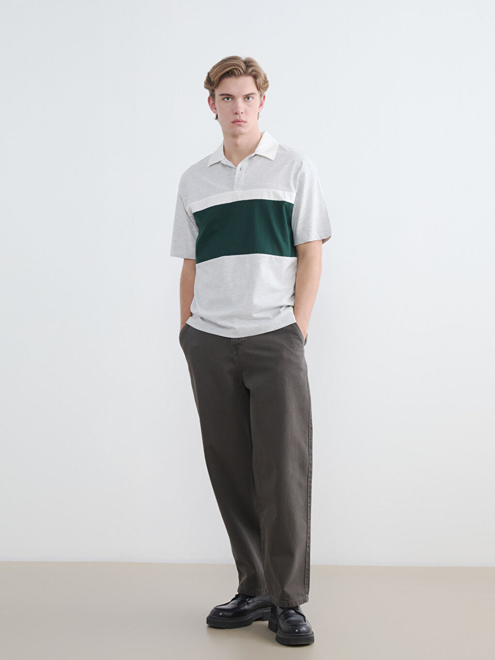 Gri Polo Yaka Renk Bloklu Erkek Tişört-1