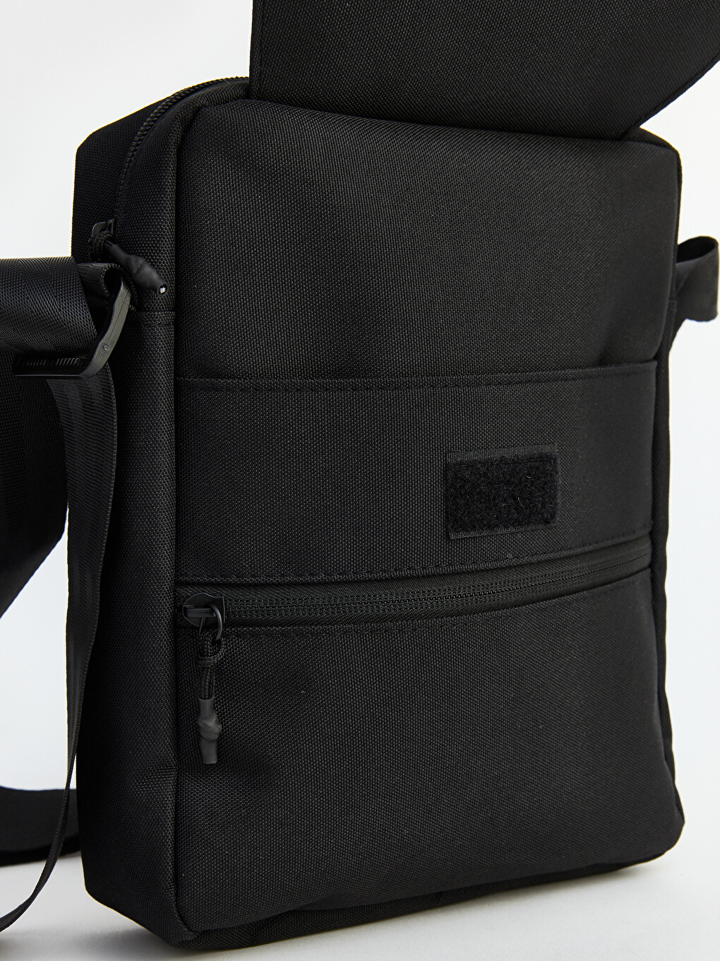 Man Black Shoulder Bag-2