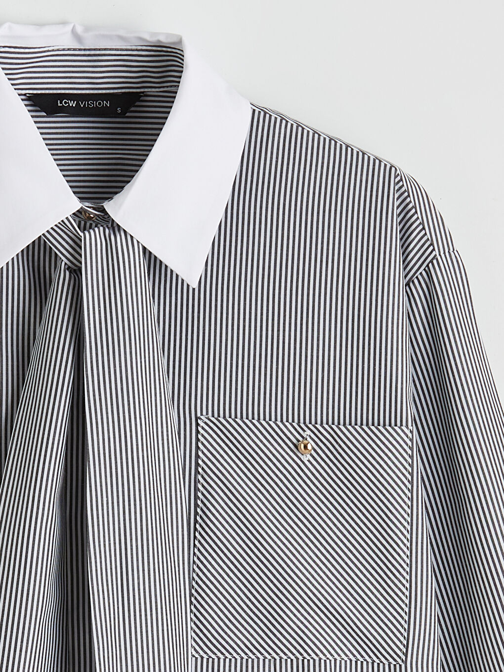 Siyah Kravat Detaylı Çizgili Kadın Gömlek-7