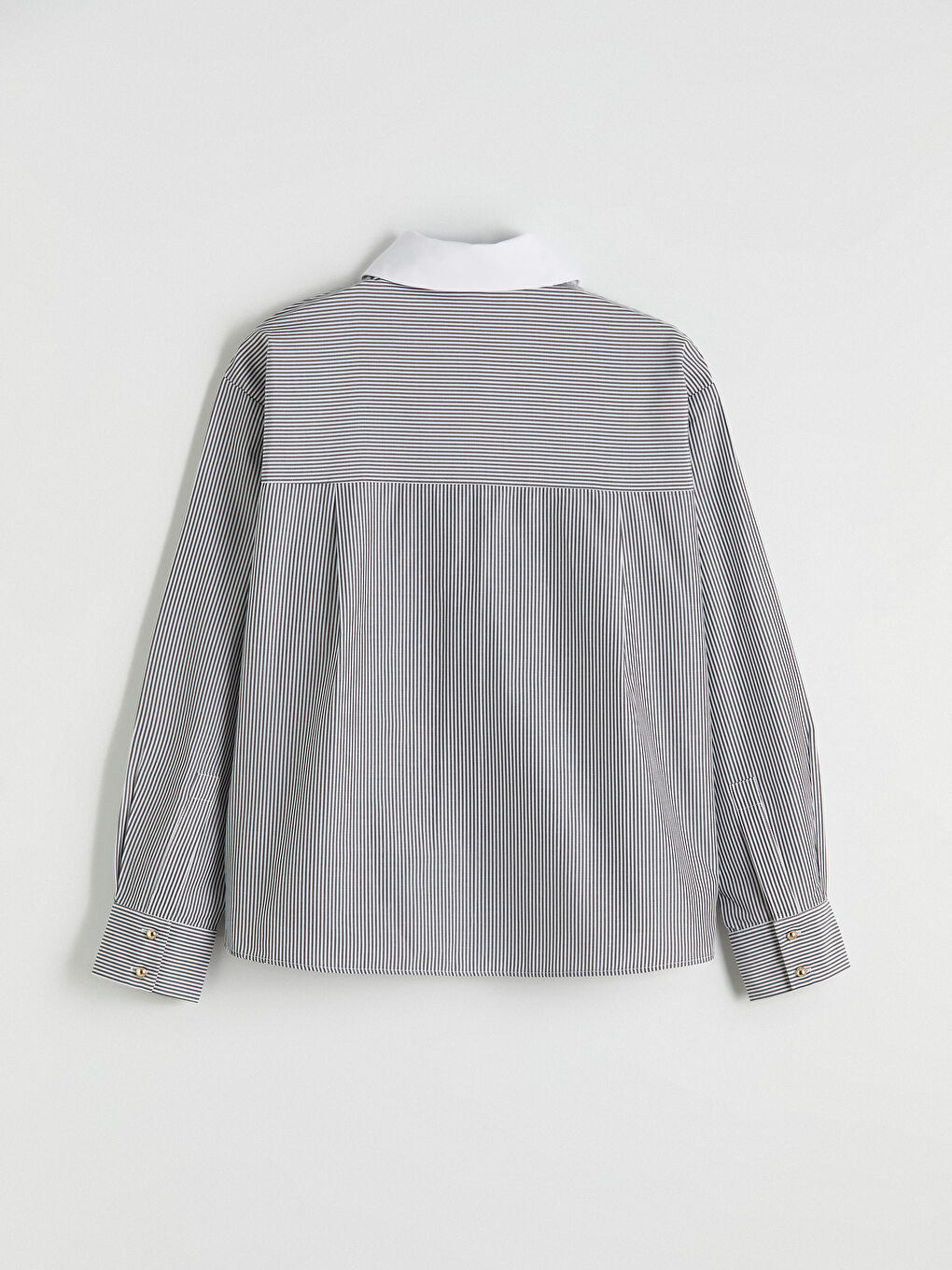 Siyah Kravat Detaylı Çizgili Kadın Gömlek-8