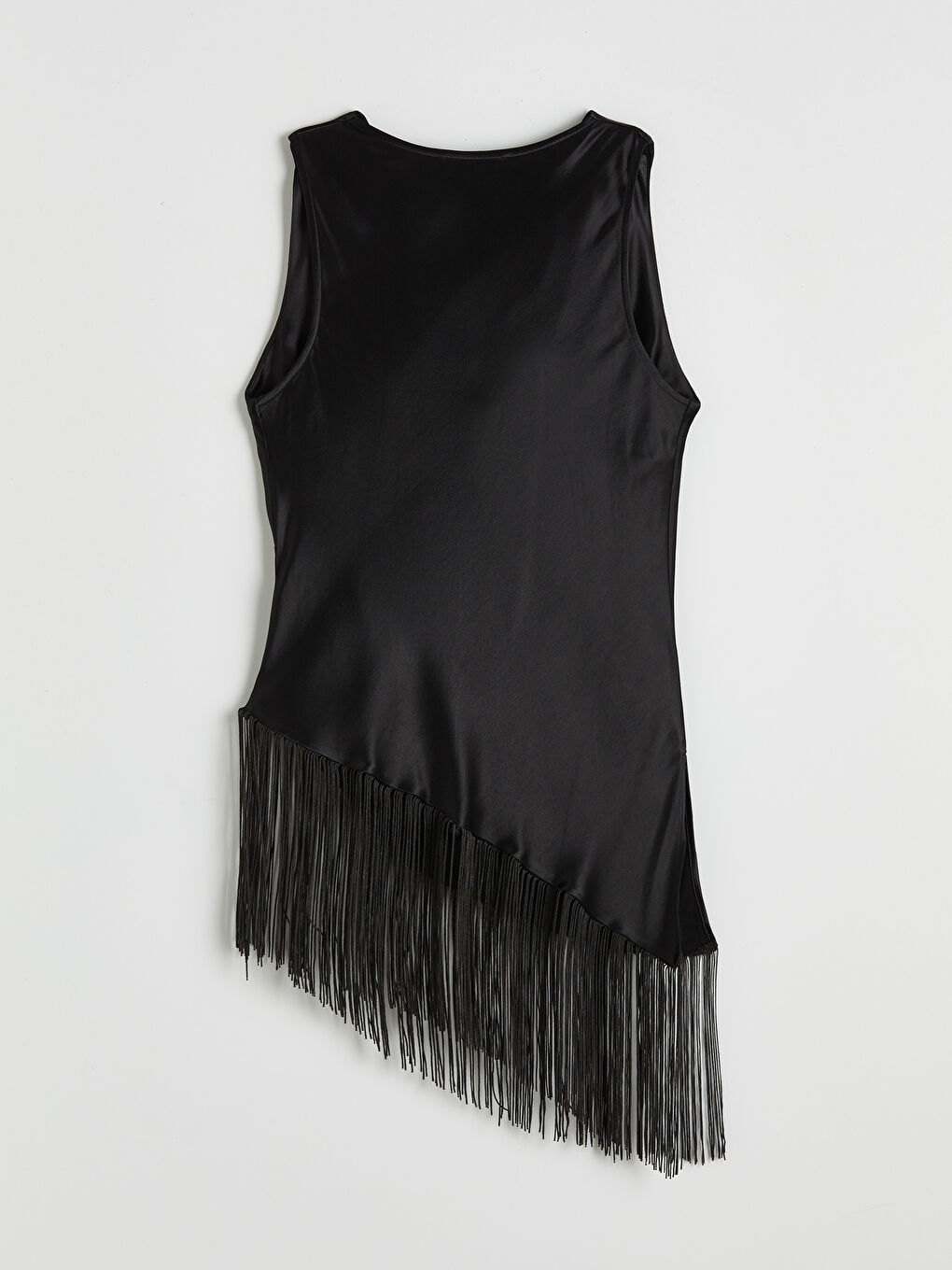 Siyah Dökümlü Yaka Püsküllü Saten Bluz-4