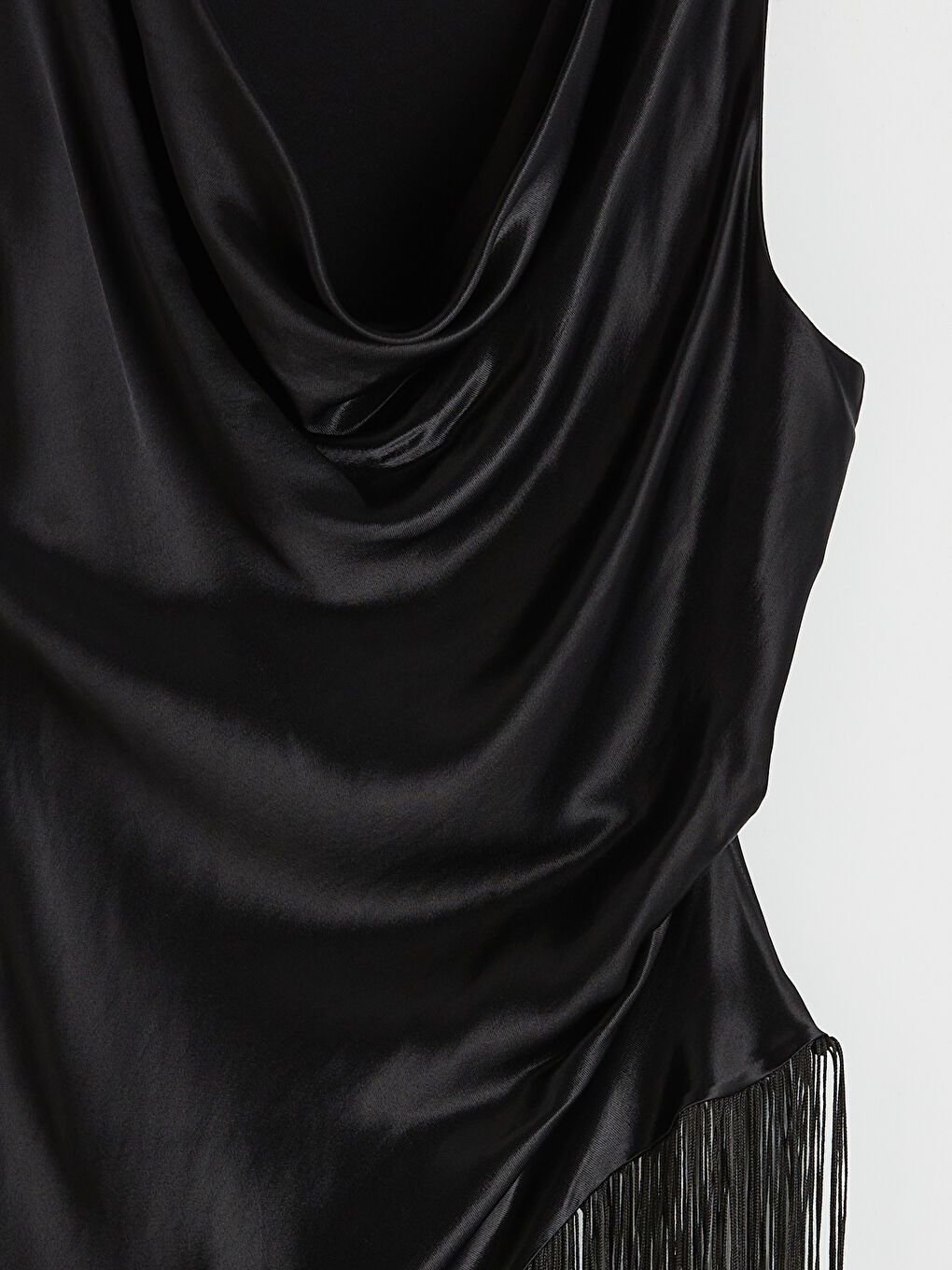 Siyah Dökümlü Yaka Püsküllü Saten Bluz-5