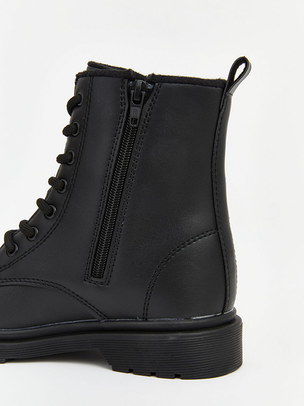 Siyah Bağcıklı Erkek Çocuk Bot-4