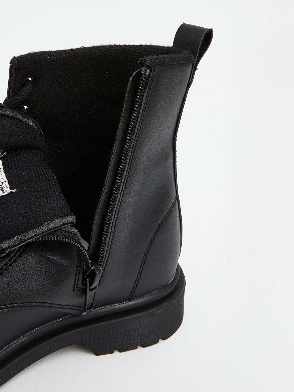 Siyah Bağcıklı Erkek Çocuk Bot-6