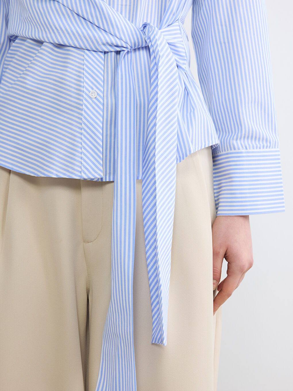 Mavi Çizgili Bağlamalı Kadın Gömlek-2