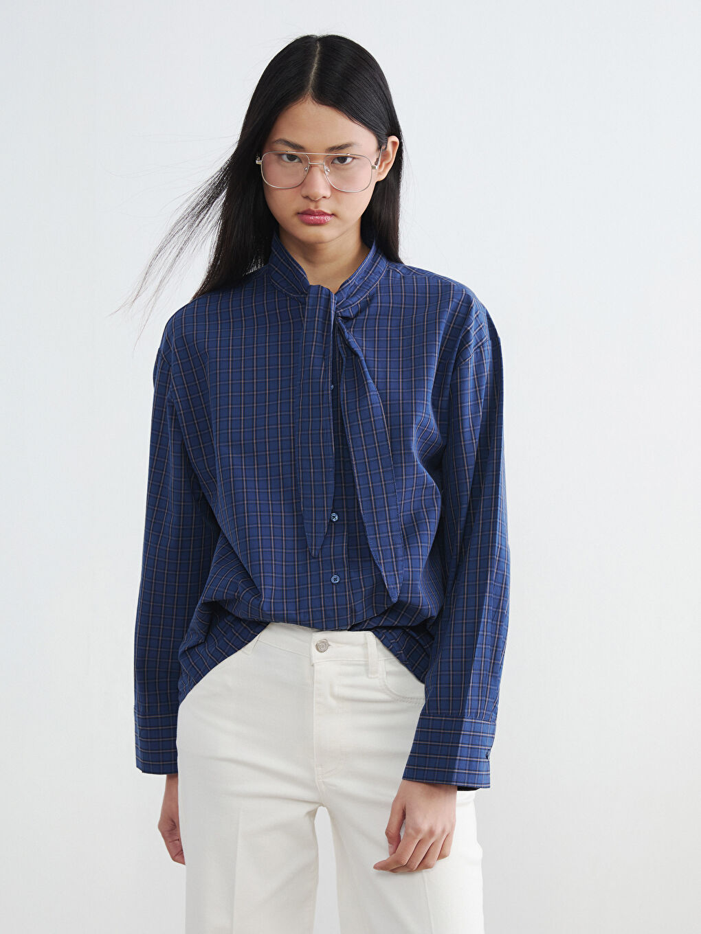 Риза с вратовръзка на врата на каре, oversize, за жени