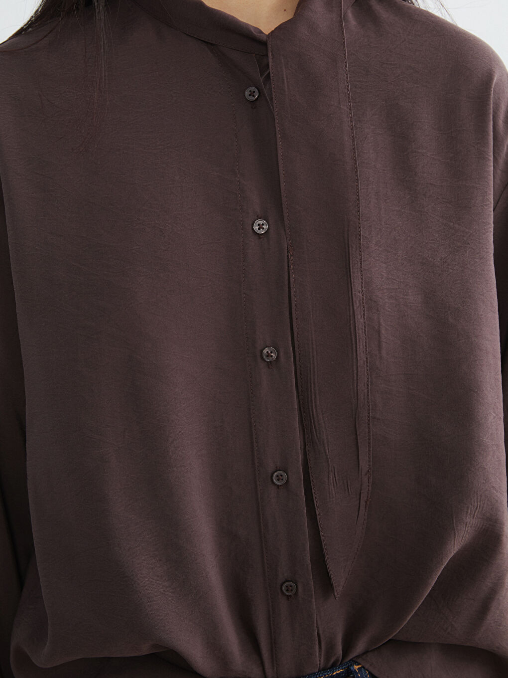 Kahverengi Fular Yaka Kadın Gömlek-2