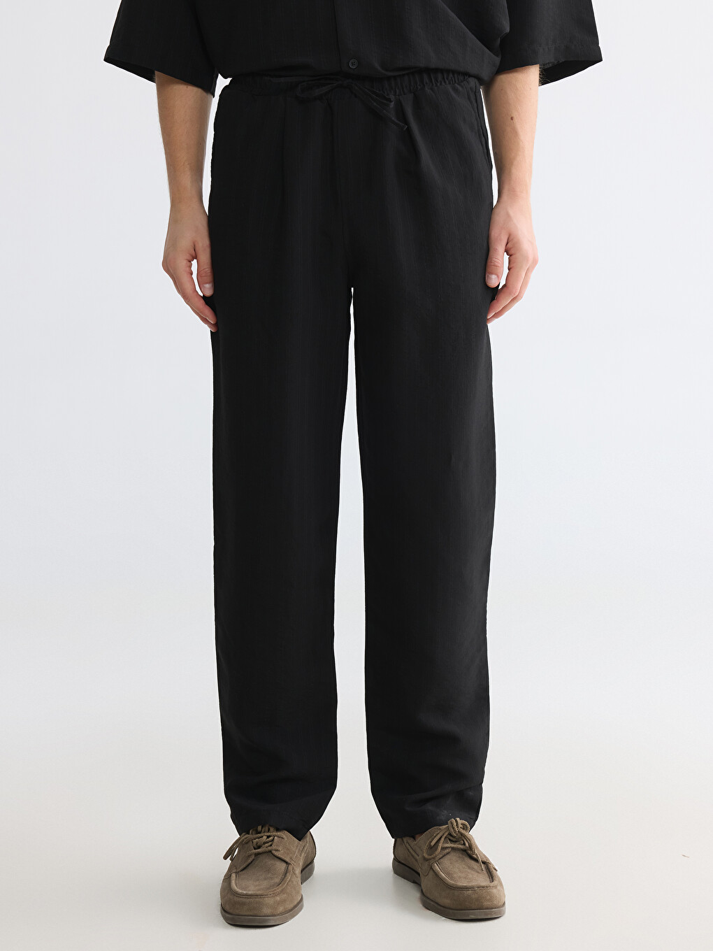 Siyah Regular Fit Erkek Dokulu Pantolon-1