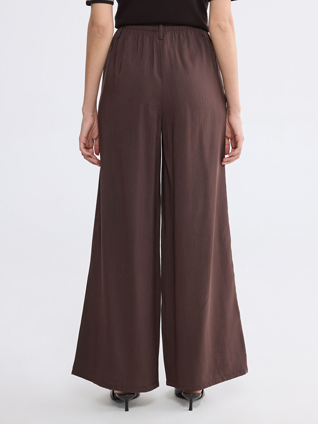 Женские брюки с эластичным поясом и широкими штанинами-3