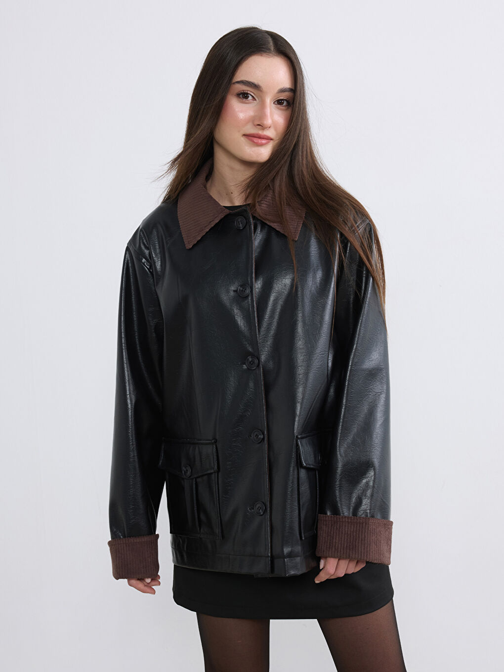 Siyah Petite Kadife Gömlek Yaka Kadın Deri Görünümlü Mont