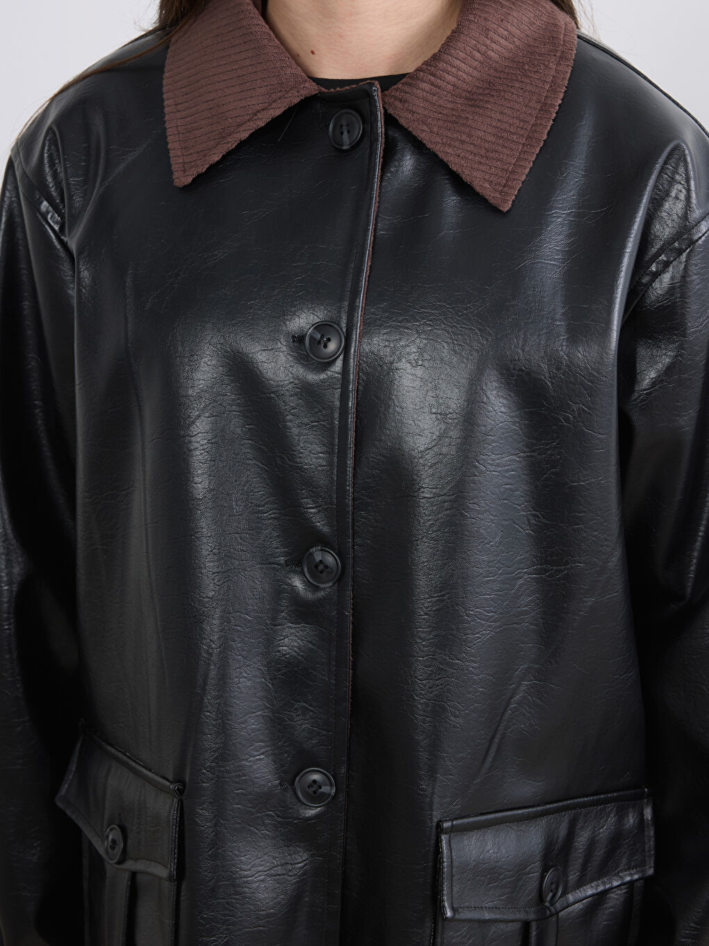 Siyah Petite Kadife Gömlek Yaka Kadın Deri Görünümlü Mont-3