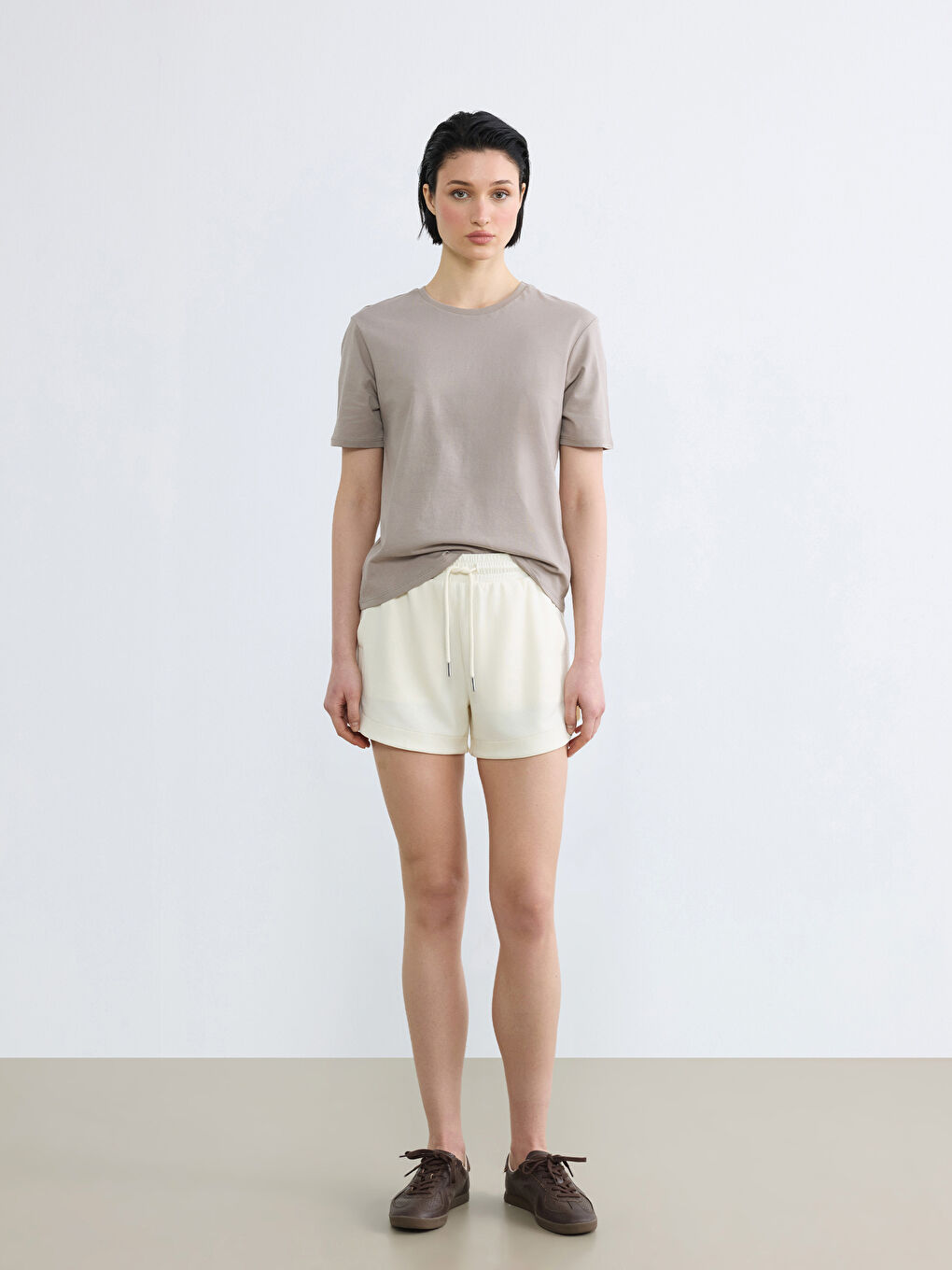 Bej Bisiklet Yaka Kadın Tişört-1