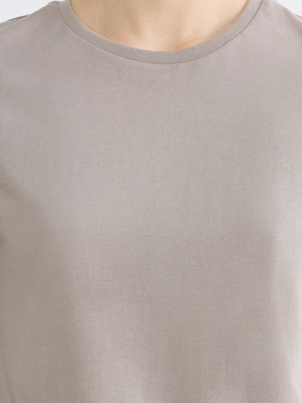 Bej Bisiklet Yaka Kadın Tişört-2