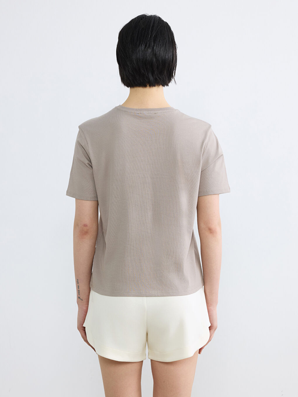 Bej Bisiklet Yaka Kadın Tişört-3