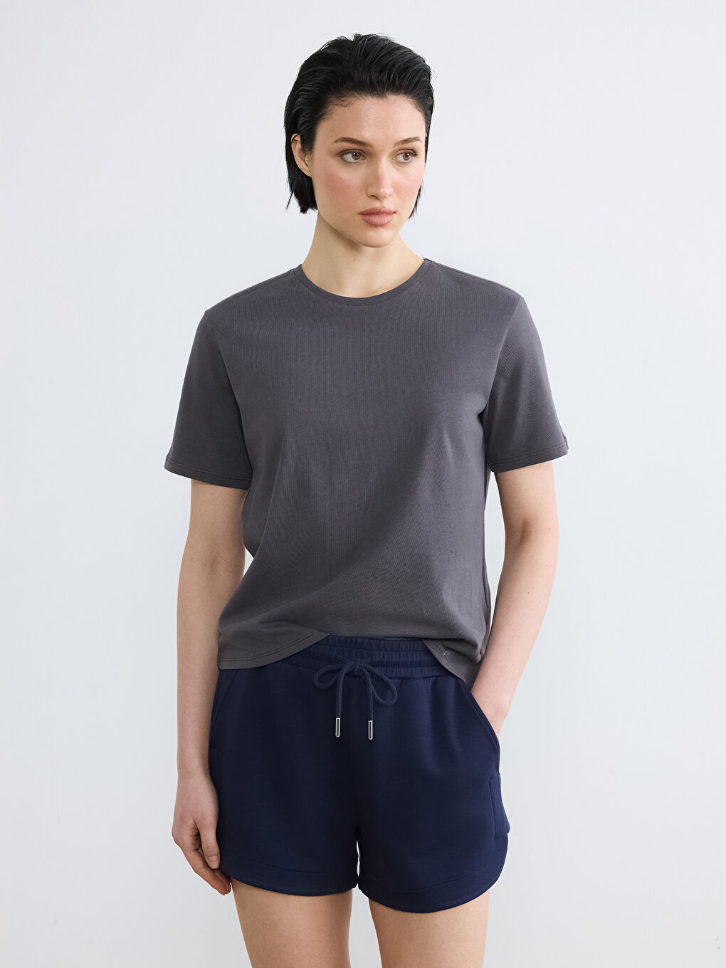 Gri Bisiklet Yaka Kadın Tişört