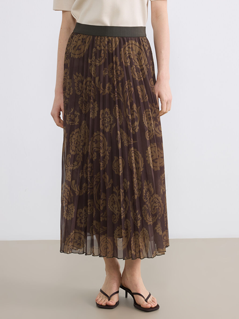 Yeşil Beli Lastikli Desenli Pileli Şifon Etek-1