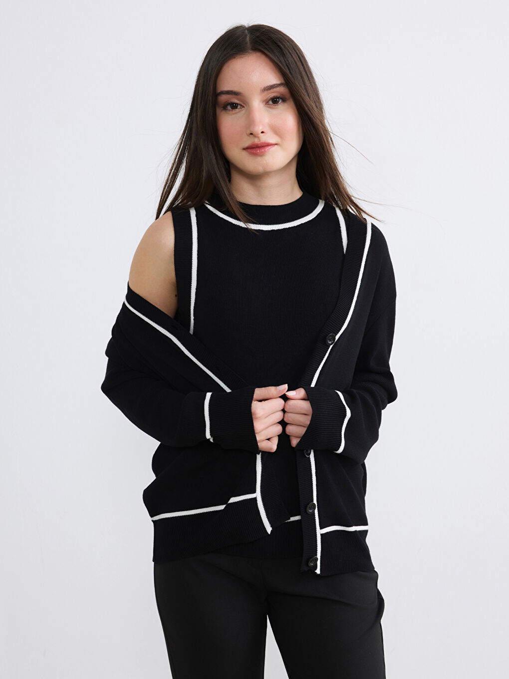 Siyah Petite V Yaka Kadın Triko Hırka