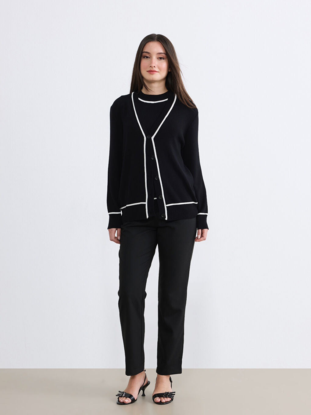 Siyah Petite Bisiklet Yaka Kadın Triko Atlet-1