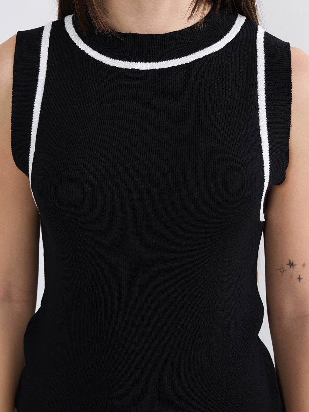 Siyah Petite Bisiklet Yaka Kadın Triko Atlet-2