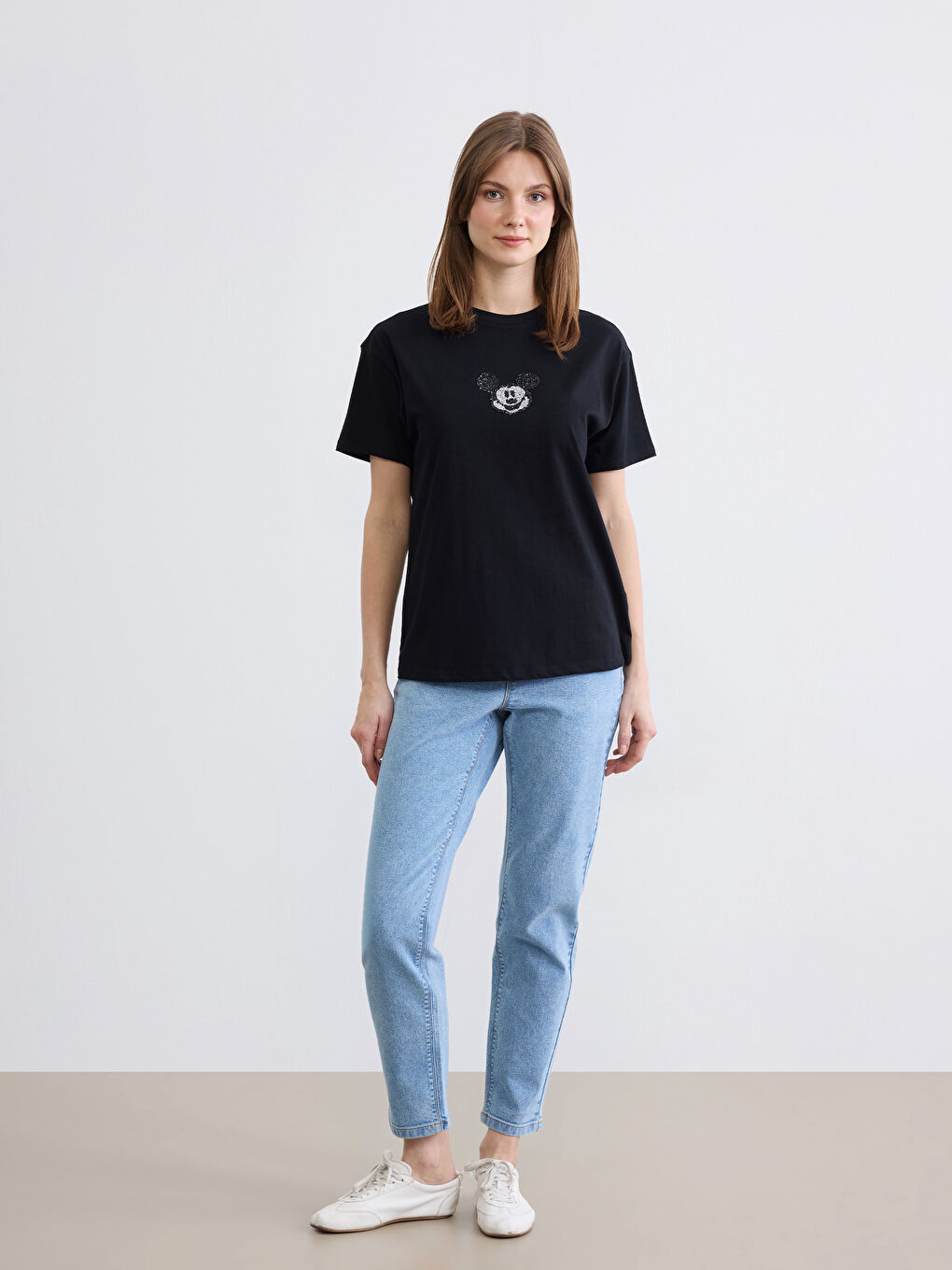 Siyah Bisiklet Yaka Mickey Mouse Baskılı Kadın Tişört-1