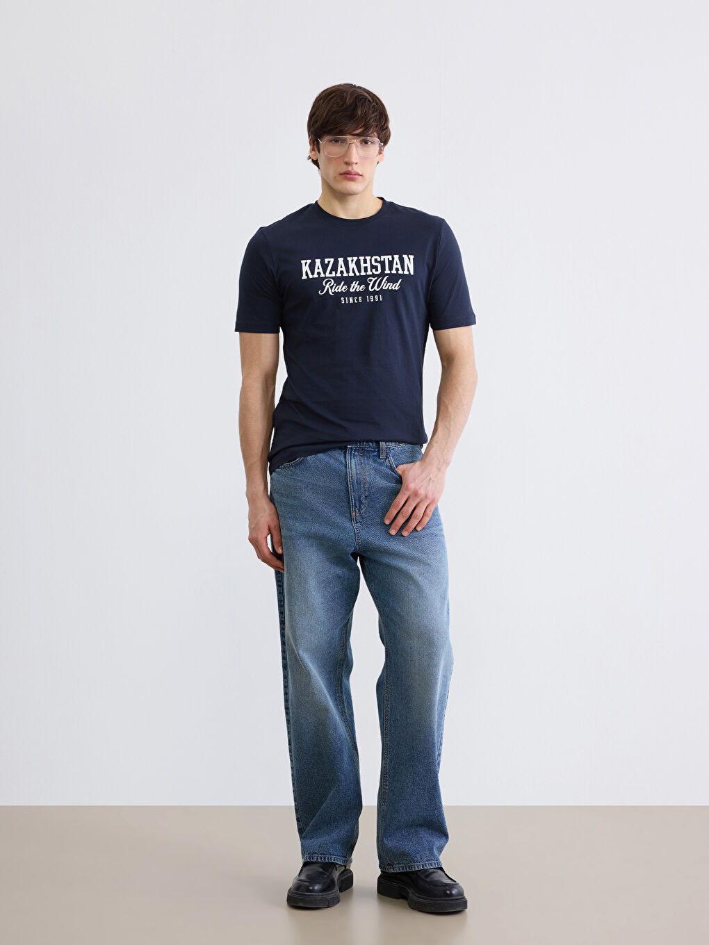 дөңгелек жағалы қазақстан принтті ерлер футболкасы-1