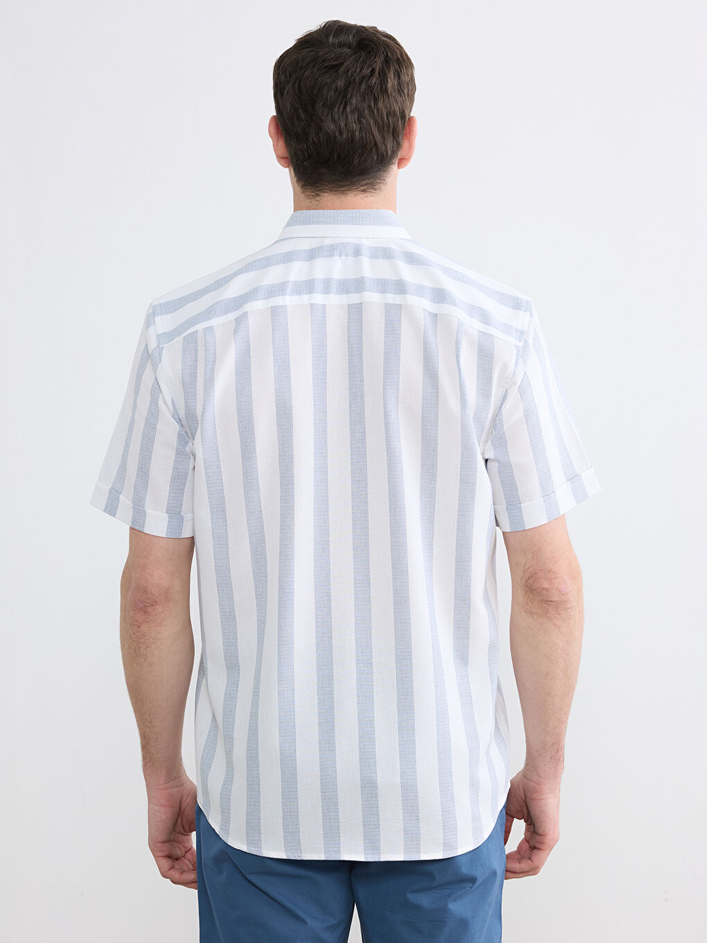 Beyaz Regular Fit Çizgili Armürlü Erkek Gömlek-3