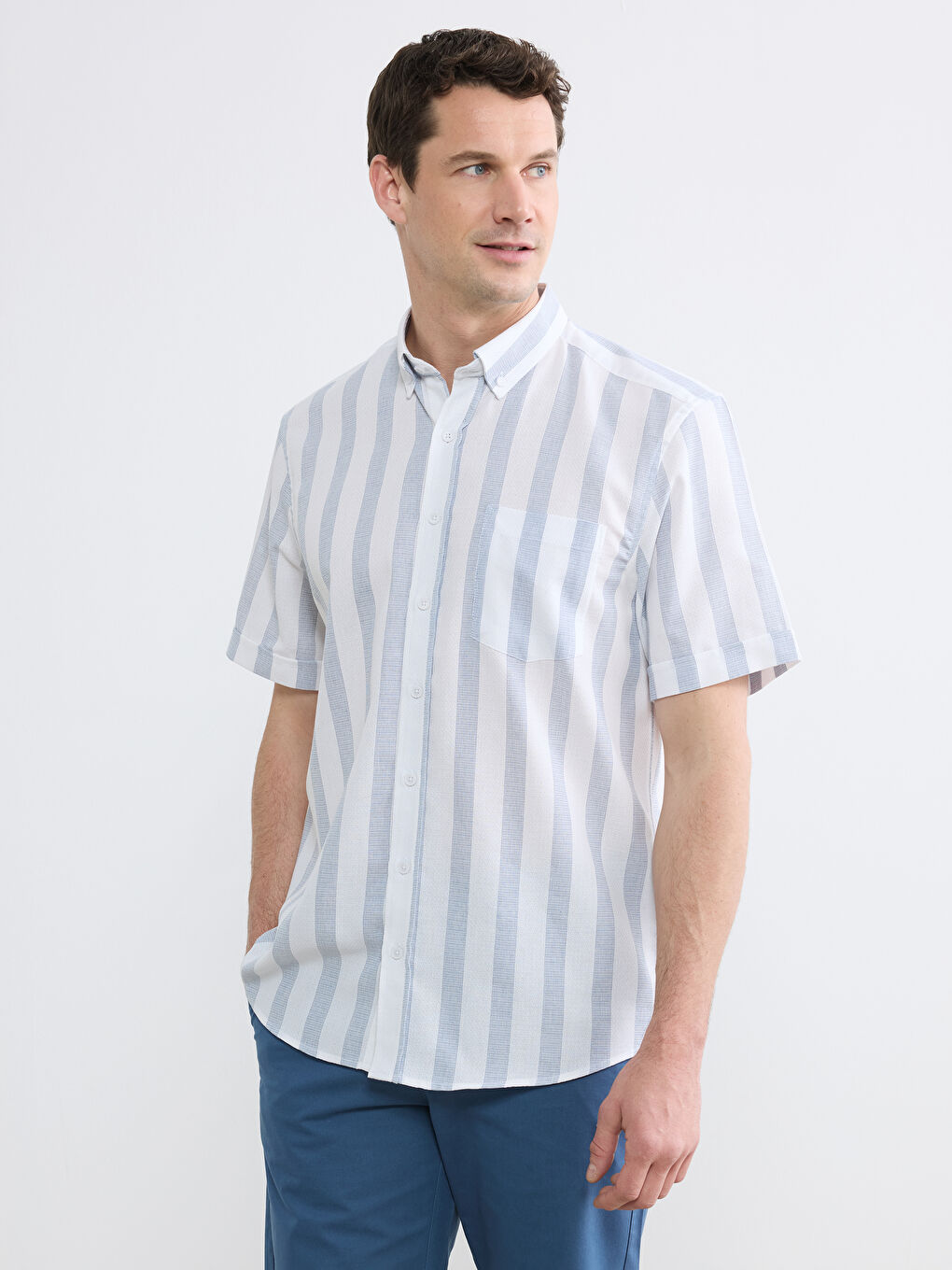 Beyaz Regular Fit Çizgili Armürlü Erkek Gömlek