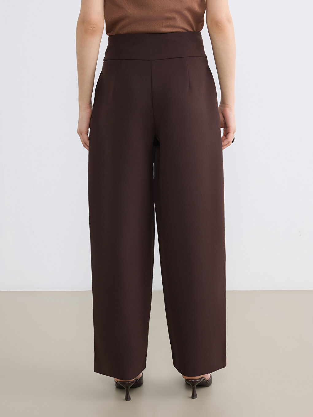 Kahverengi Yüksek Bel Pileli Kadın Kumaş Pantolon-3