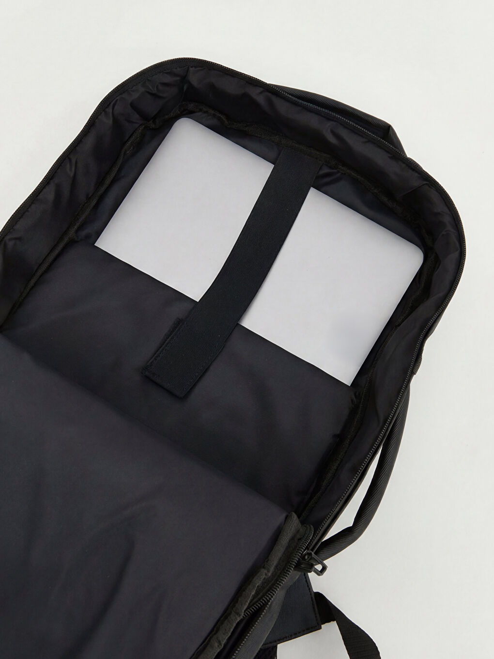 Siyah Laptop Bölmeli Erkek Sırt Çantası-4